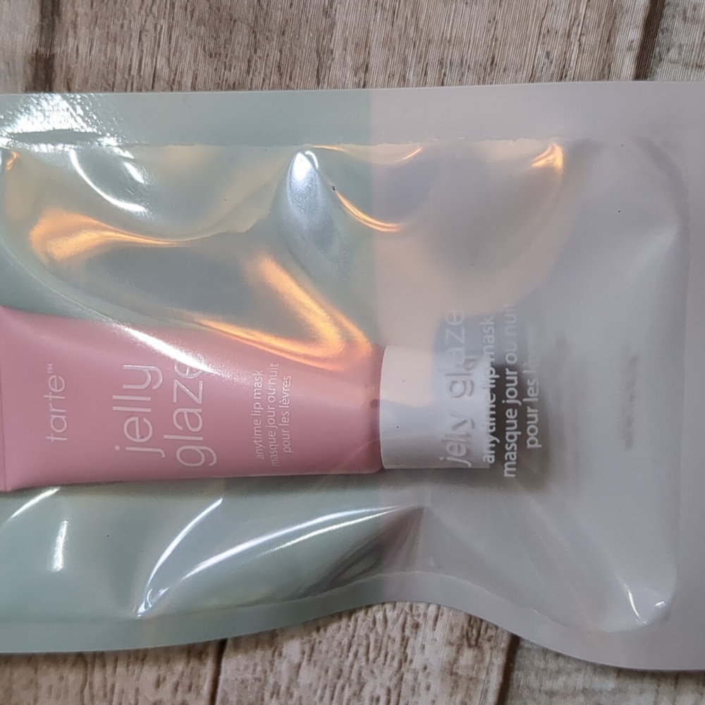 Tarte travel sizes Sea curl mascara, Amazonian clay blush, moisturizer, more - Picture 6 of 12